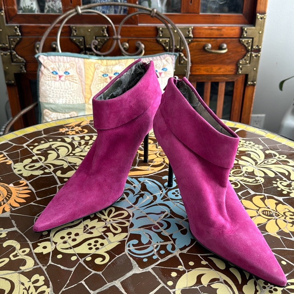 BCBG PINK STILETTO HEEL BOOTIES SZ: 8.5